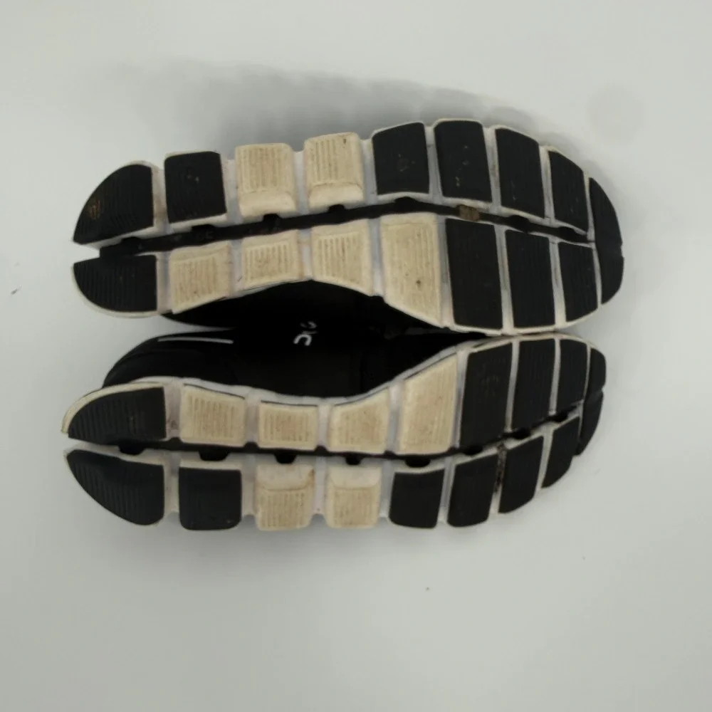 On Cloud 5 Womens Running Shoes Black White Sneakers W9 19.99511